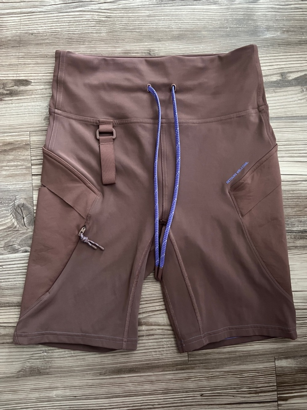 Lululemon Cargo Super-High-Rise Hiking Short 8" Color Dark Oxide Size 6